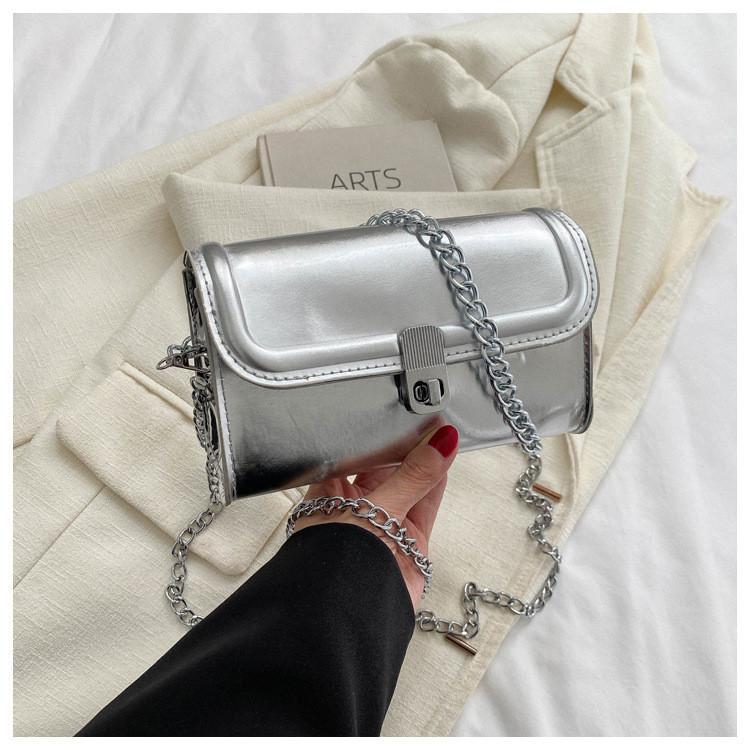 Chic And Stylish 2024 Solid Color Pu Daily Commute Shoulder Bag With Lock Buckle Closure In Silver срібний
Chic And Stylish 2024 Solid Color Pu Daily Commute Shoulder Bag With Lock Buckle Closure In Silver срібний