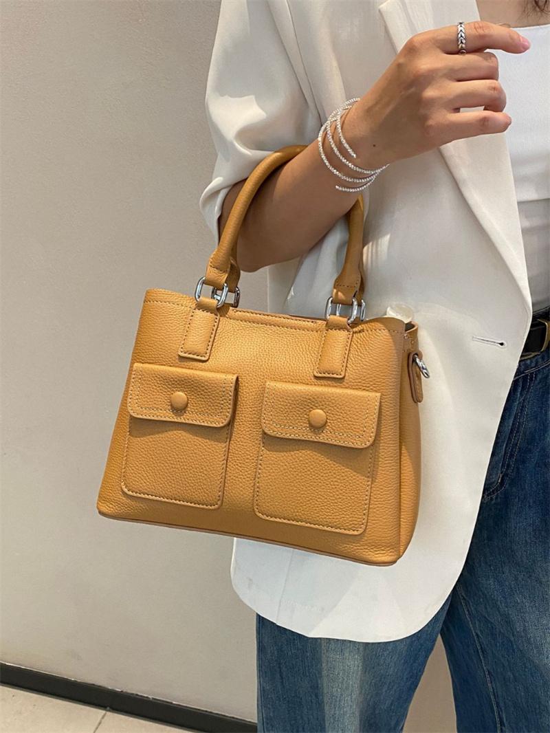 2026 New Genuine Leather Tote Bag Pocket Decorated Women Cow Leather Handbag Fashi Ladies Shoulder or Crossbody Bags
2026 New Genuine Leather Tote Bag Pocket Decorated Women Cow Leather Handbag Fashi Ladies Shoulder or Crossbody Bags