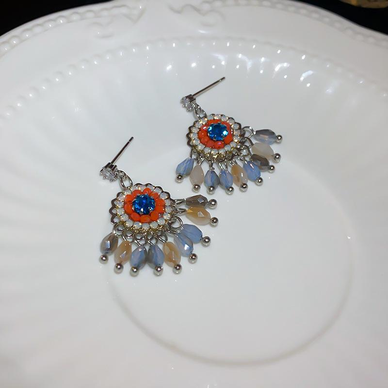 Silver needle with diamonds, flower crystal fringed earrings, niche retro ethnic style stud earrings, personalized design earrings
Silver needle with diamonds, flower crystal fringed earrings, niche retro ethnic style stud earrings, personalized design earrings