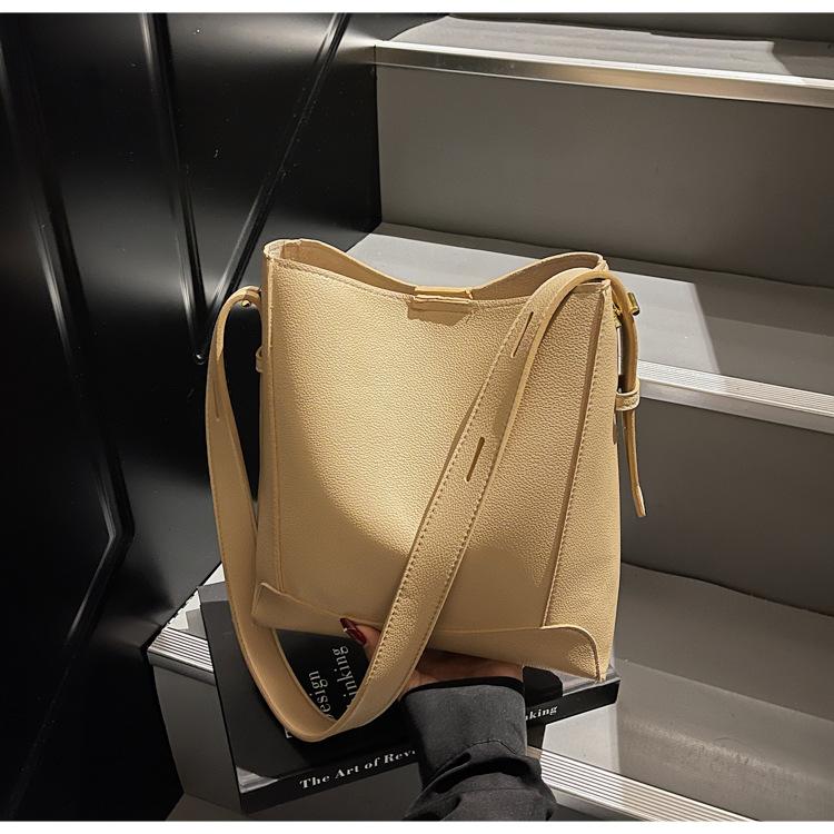 Bucket bag women s large-capacity retro bag 2025 new commuter versatile tote high-end niche one-shoulder crossbody bag хакі
Bucket bag women s large-capacity retro bag 2025 new commuter versatile tote high-end niche one-shoulder crossbody bag хакі