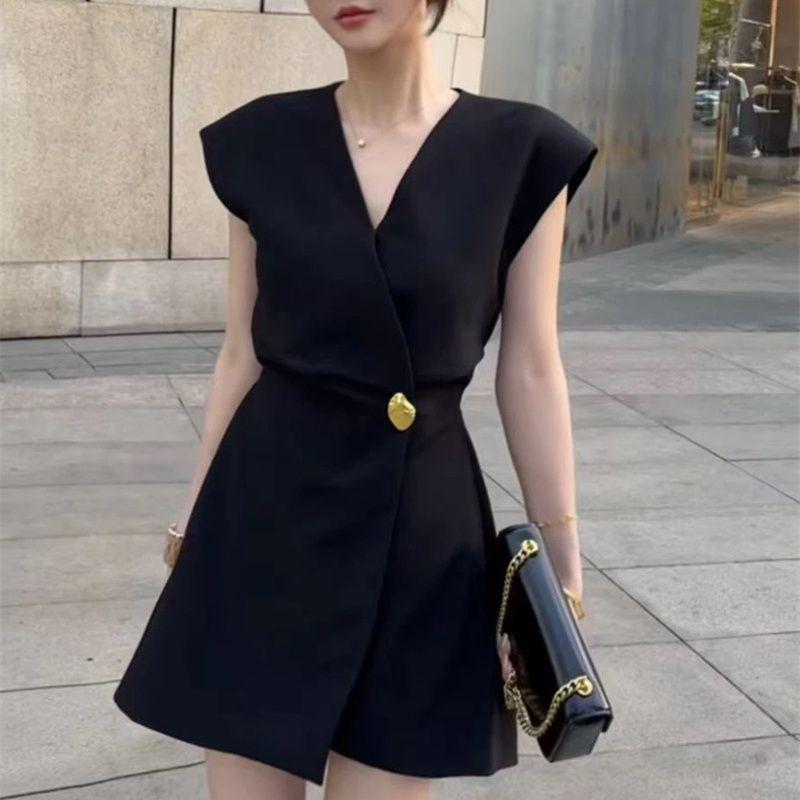 Chic European-Style V-Neck Jumpsuit Skirt for Women - Summer 2026 Fashion in Black M (35-47 kg) чорний
Chic European-Style V-Neck Jumpsuit Skirt for Women - Summer 2026 Fashion in Black M (35-47 kg) чорний