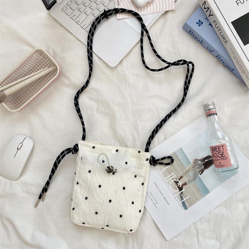 floral crossbody canvas bag fashionable shoulder women s bag simple and fresh literary underarm bag mobile phone bag storage цветочные белый
floral crossbody canvas bag fashionable shoulder women s bag simple and fresh literary underarm bag mobile phone bag storage цветочные белый