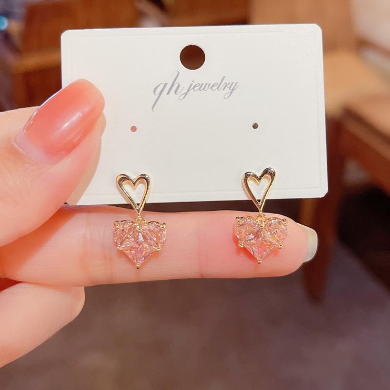 Korean Style 925 Silver Heart Zircon Stud Earrings with Pink Diamond – Fashionable Light Luxury Design for Women золотой
Korean Style 925 Silver Heart Zircon Stud Earrings with Pink Diamond – Fashionable Light Luxury Design for Women золотой