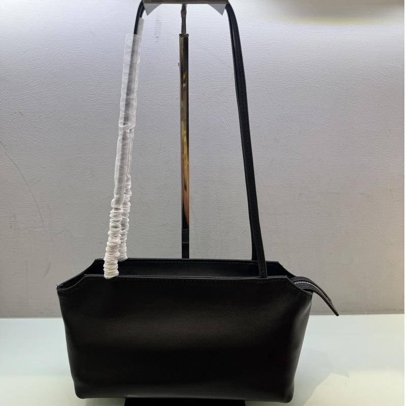 New leather women s bag sheepskin simple atmosphere versatile tote bag underarm shoulder bag 21×10.5×13cm чёрный
New leather women s bag sheepskin simple atmosphere versatile tote bag underarm shoulder bag 21×10.5×13cm чёрный