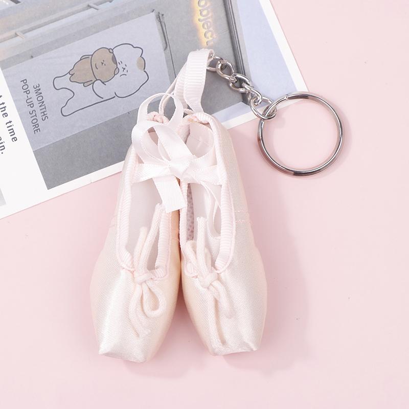 Милый забавный розовый брелок для ключей в виде балетных туфель 7,5X2,7 см для девочек, универсальный рюкзак, аксессуары, сумка, брелок, подвески, подарок на день рождения, декор
Милый забавный розовый брелок для ключей в виде балетных туфель 7,5X2,7 см для девочек, универсальный рюкзак, аксессуары, сумка, брелок, подвески, подарок на день рождения, декор