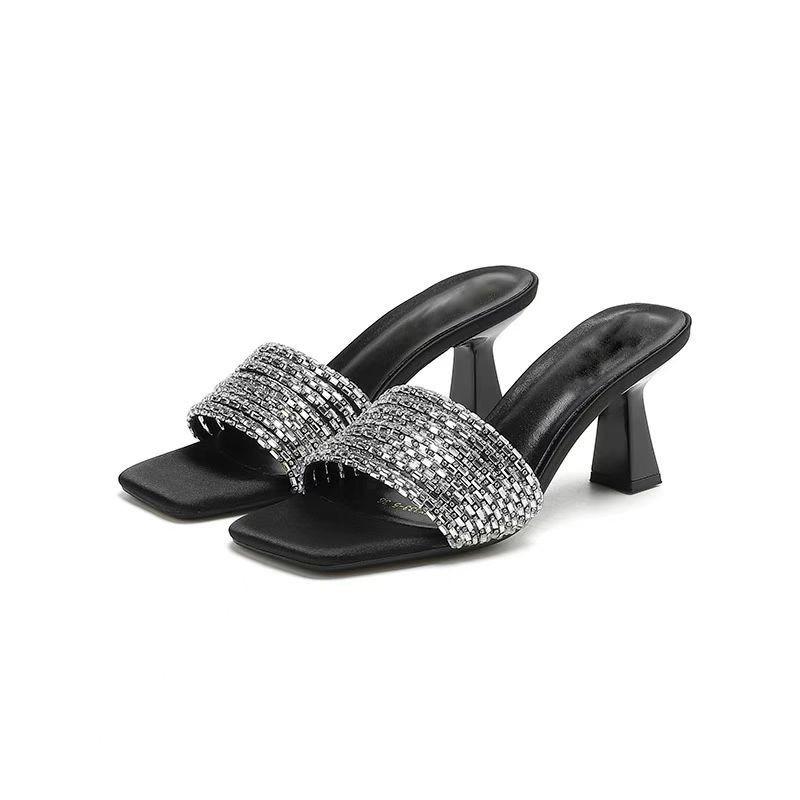 One-word high-heeled slippers women s 2024 summer new fashion square head wine glass thick-heeled high-heeled shoes rhinestone cool slippers women 43 чорний
One-word high-heeled slippers women s 2024 summer new fashion square head wine glass thick-heeled high-heeled shoes rhinestone cool slippers women 43 чорний