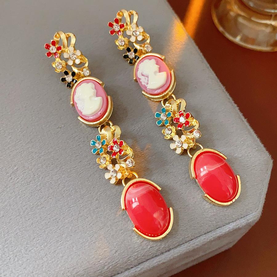 1/2 Pcs Vintage Oval Resin Earrings Colorful Flower Portrait Rhinestone Necklace Versatile Women s Fashion Jewelry Set Banquet N
1/2 Pcs Vintage Oval Resin Earrings Colorful Flower Portrait Rhinestone Necklace Versatile Women s Fashion Jewelry Set Banquet N