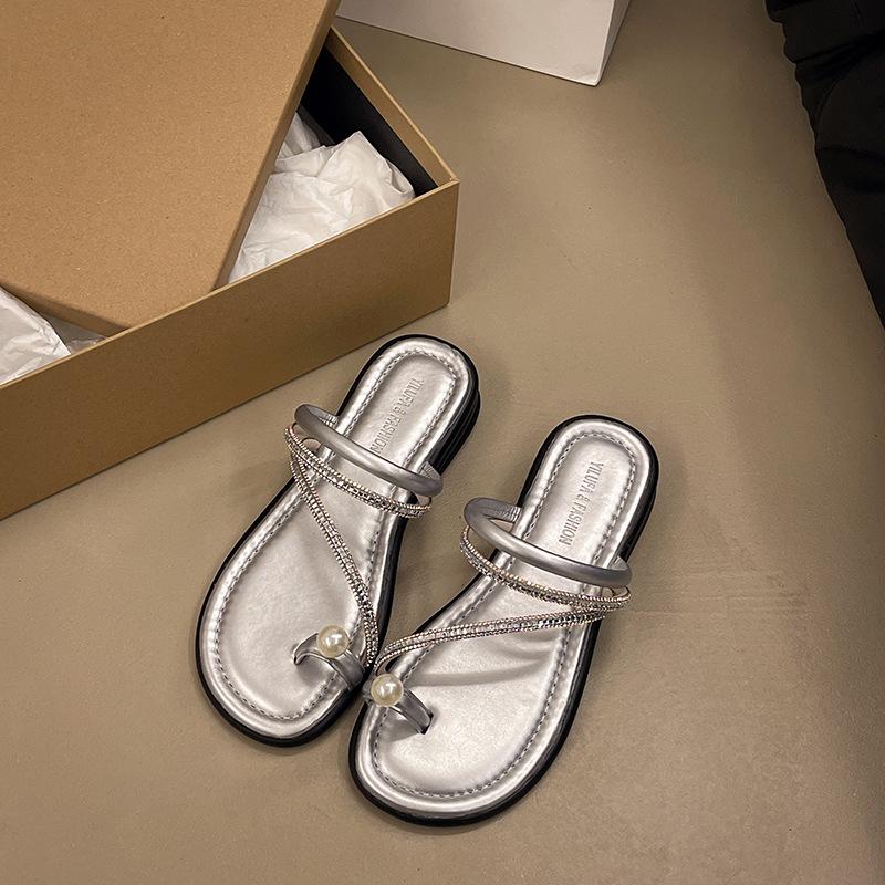 Meadow pearl sandals 2025 summer new one-word with rhinestones outside sandals flat-bottomed beach slippers 40
Meadow pearl sandals 2025 summer new one-word with rhinestones outside sandals flat-bottomed beach slippers 40