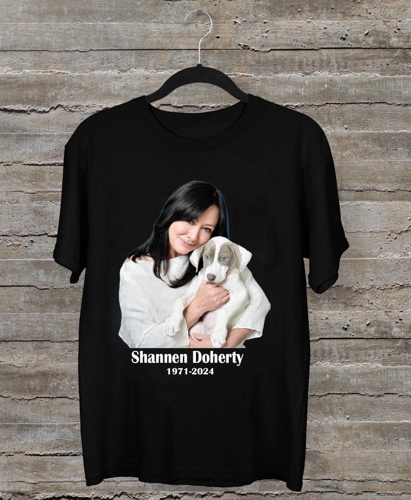 NEW shannen Doherty 1971-2024 Gift Fan Black All Size Shirt AG1501 Unisex T-Shirt M
NEW shannen Doherty 1971-2024 Gift Fan Black All Size Shirt AG1501 Unisex T-Shirt M