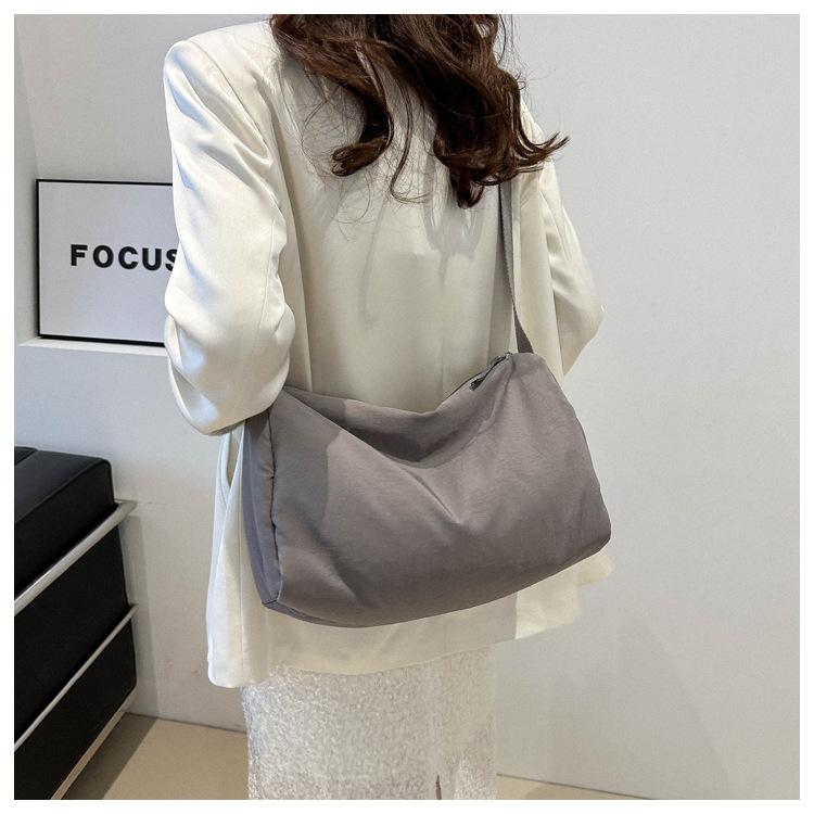 Dumpling casual bag men s and women s large-capacity bag women s fashionable and durable shoulder tote messenger bag student сірий колір
Dumpling casual bag men s and women s large-capacity bag women s fashionable and durable shoulder tote messenger bag student сірий колір
