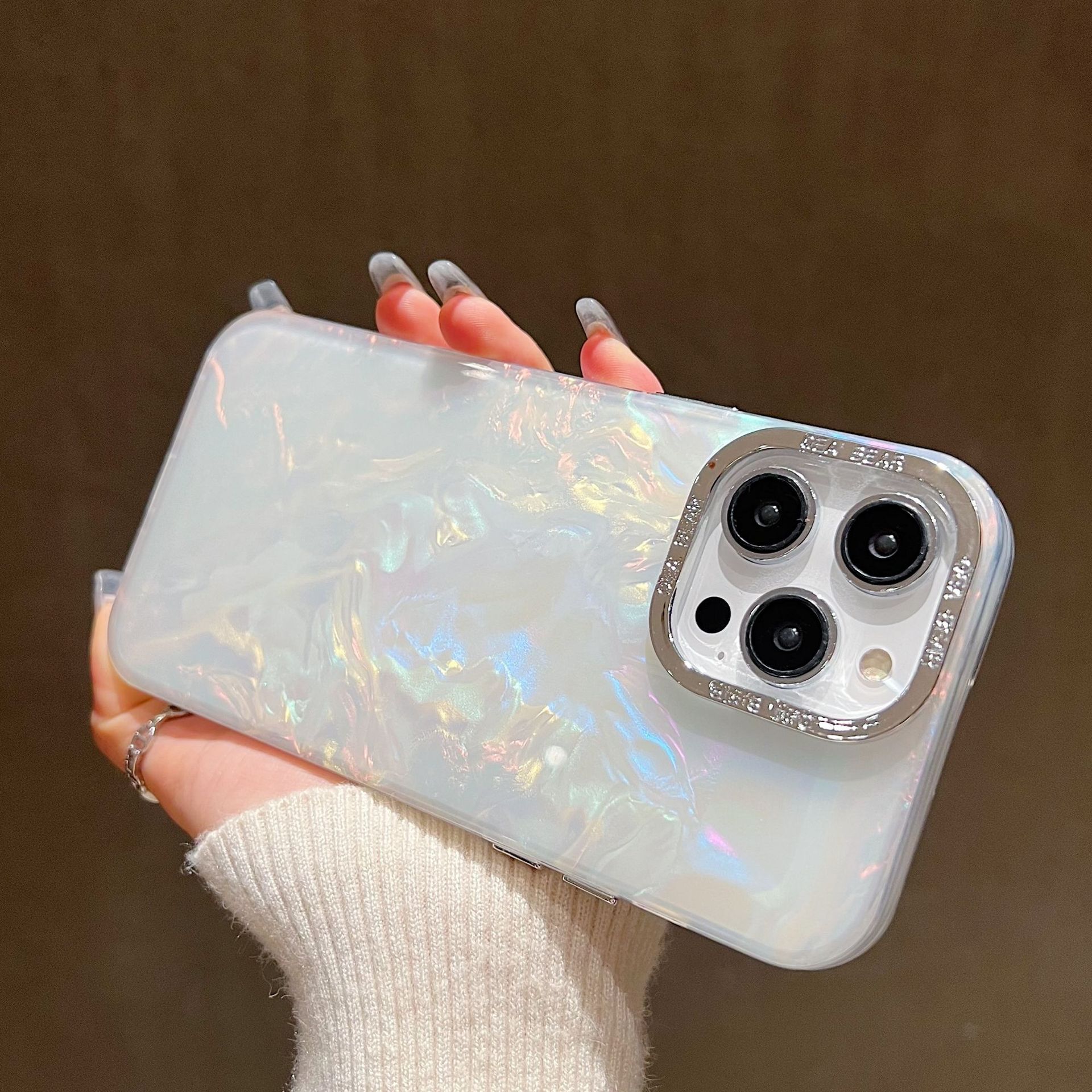Suitable for IPhone15Promax, Electroplated Lens Ring, Phone Case, Apple 14 Shell Pattern Anti-drop Protective Case Apple 11Promax білий
Suitable for IPhone15Promax, Electroplated Lens Ring, Phone Case, Apple 14 Shell Pattern Anti-drop Protective Case Apple 11Promax білий
