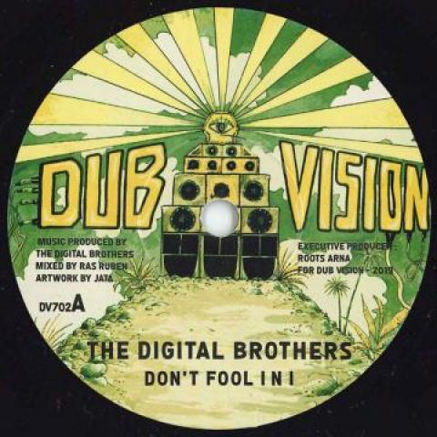 7inch Record DIGITAL BROTHERS - Don t Fool InI / InI Dub DV702 Dub Vision 2019 UK Reggae, Ska & Dub
7inch Record DIGITAL BROTHERS - Don t Fool InI / InI Dub DV702 Dub Vision 2019 UK Reggae, Ska & Dub