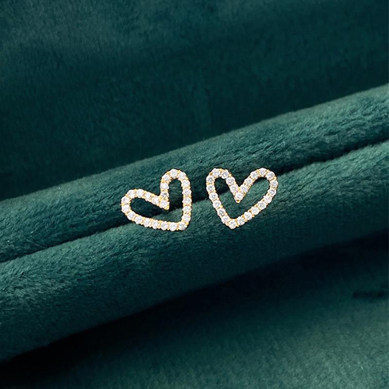 Huitan Простые стильные серьги-пусеты в форме сердца с кубическим цирконием Изысканные серьги «Любовь» для женщин 3 цвета металла Темпераментные универсальные украшения
Huitan Простые стильные серьги-пусеты в форме сердца с кубическим цирконием Изысканные серьги «Любовь» для женщин 3 цвета металла Темпераментные универсальные украшения