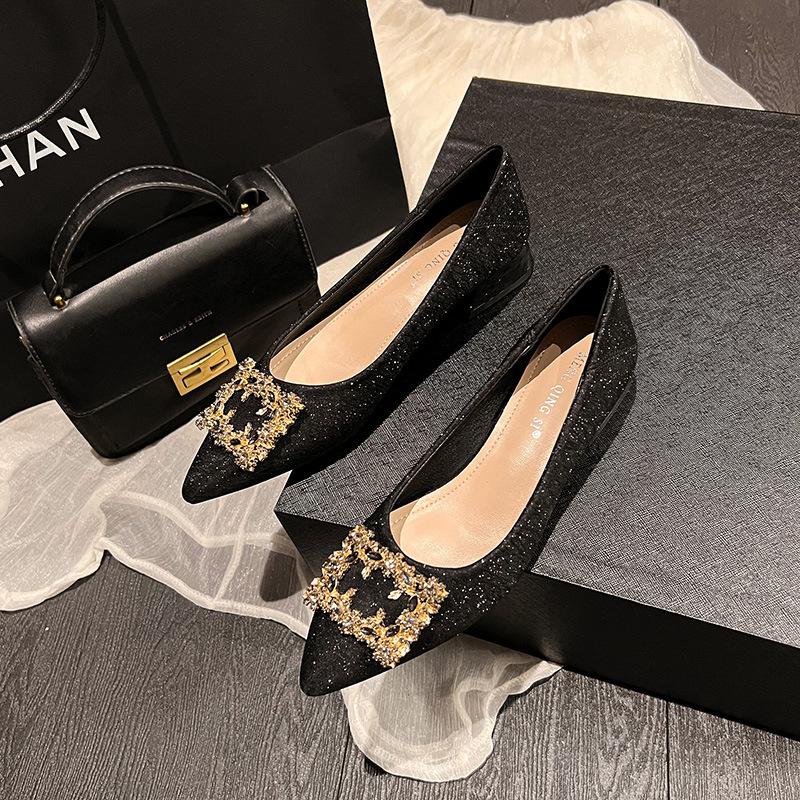 Pointed rhinestone thick heel single shoes women s new niche shoes bridesmaid shoes medium heel large size women s shoes 43 чорний
Pointed rhinestone thick heel single shoes women s new niche shoes bridesmaid shoes medium heel large size women s shoes 43 чорний