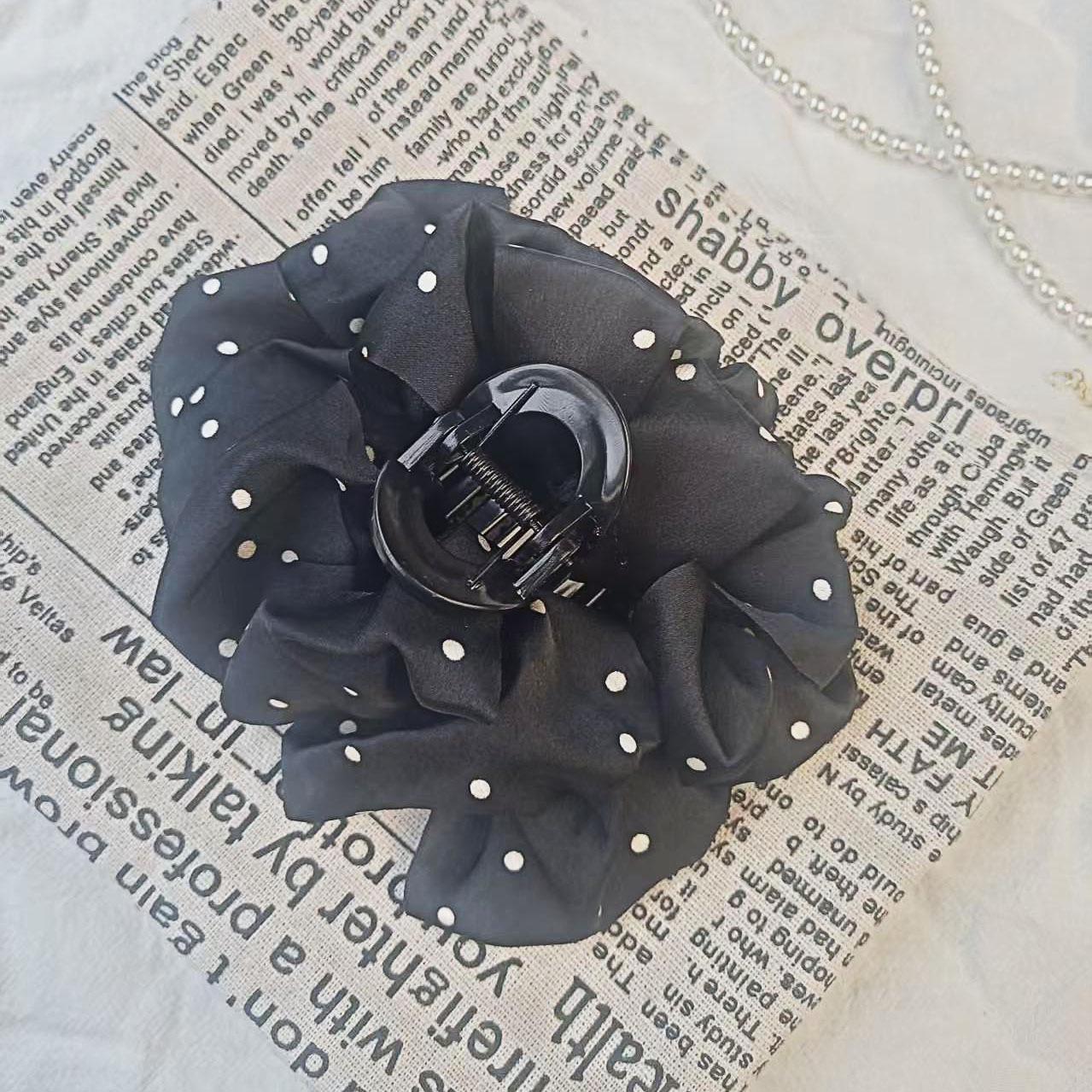 Заколка-бант для высококлассной женской прически «Облако-пузырь» – Большой аксессуар-зажим типа «акула»
Заколка-бант для высококлассной женской прически «Облако-пузырь» – Большой аксессуар-зажим типа «акула»