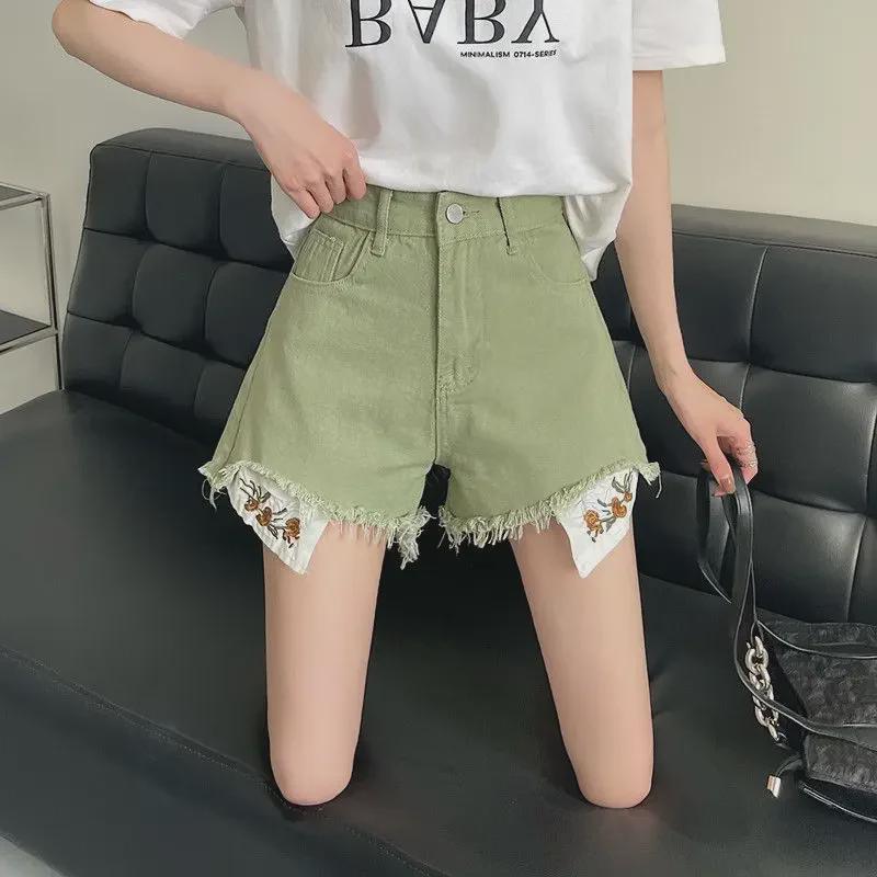 Trendy Celebrity Street Style Embroidered Denim Shorts - Sweet or Salty Casual Fashion for Cool Girls Large зелений
Trendy Celebrity Street Style Embroidered Denim Shorts - Sweet or Salty Casual Fashion for Cool Girls Large зелений