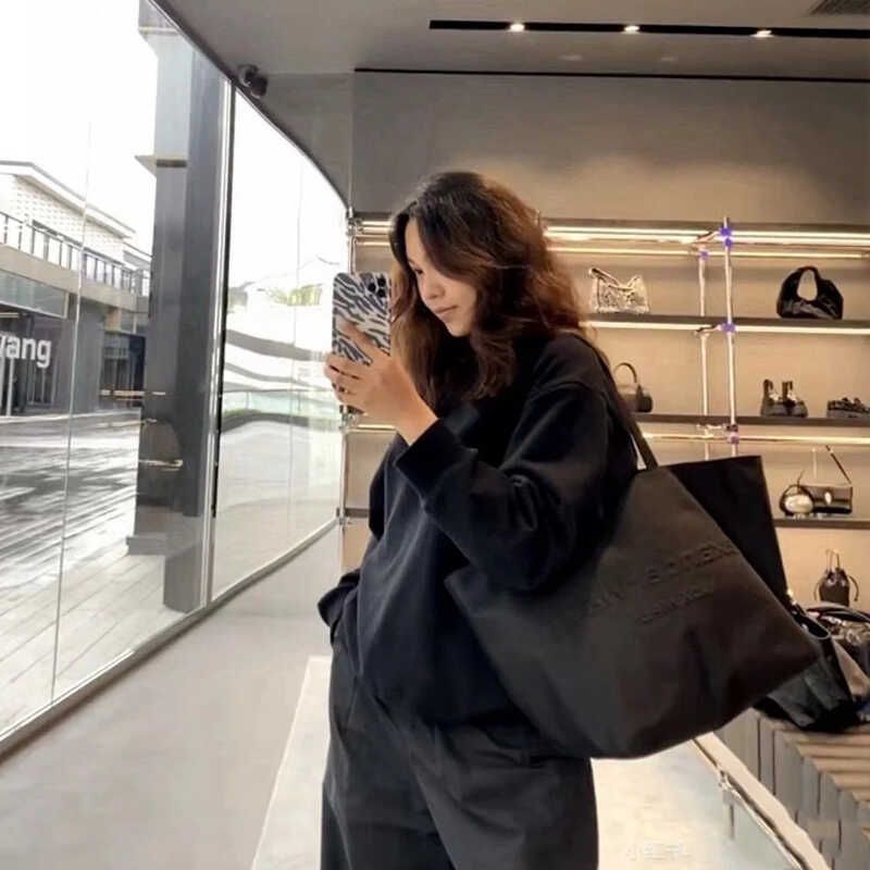 Women s Bag Autumn and Winter Fashion All-Matching Fancy Shoulder Bag Black
Women s Bag Autumn and Winter Fashion All-Matching Fancy Shoulder Bag Black