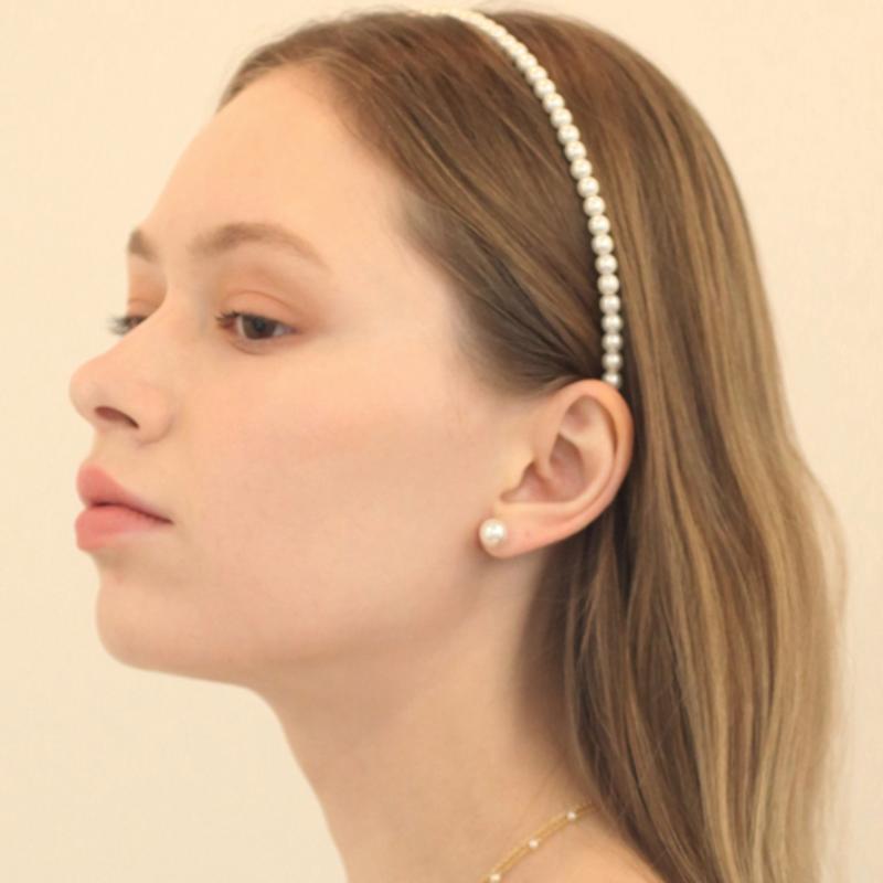 Имеет повязку на голову с жемчужными бусинами LV033. NONE
Имеет повязку на голову с жемчужными бусинами LV033. NONE