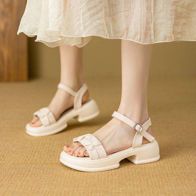 Small man increases height, summer wear thick heel beach shoes, new casual versatile platform sandals women 42
Small man increases height, summer wear thick heel beach shoes, new casual versatile platform sandals women 42