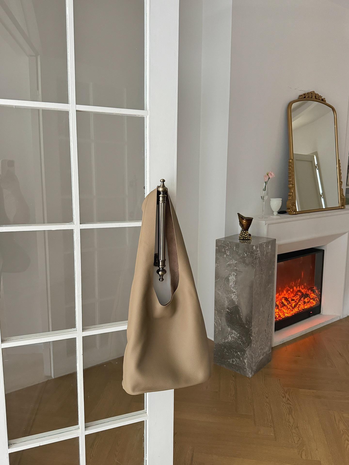 Сумка-монахиня из коровьей кожи с верхним слоем, очень простая сумка через плечо, большая вместительная сумка-ведро, повседневная сумка-тоут, свободная женская сумка из кожи 30.5x14x30cm серый
Сумка-монахиня из коровьей кожи с верхним слоем, очень простая сумка через плечо, большая вместительная сумка-ведро, повседневная сумка-тоут, свободная женская сумка из кожи 30.5x14x30cm серый