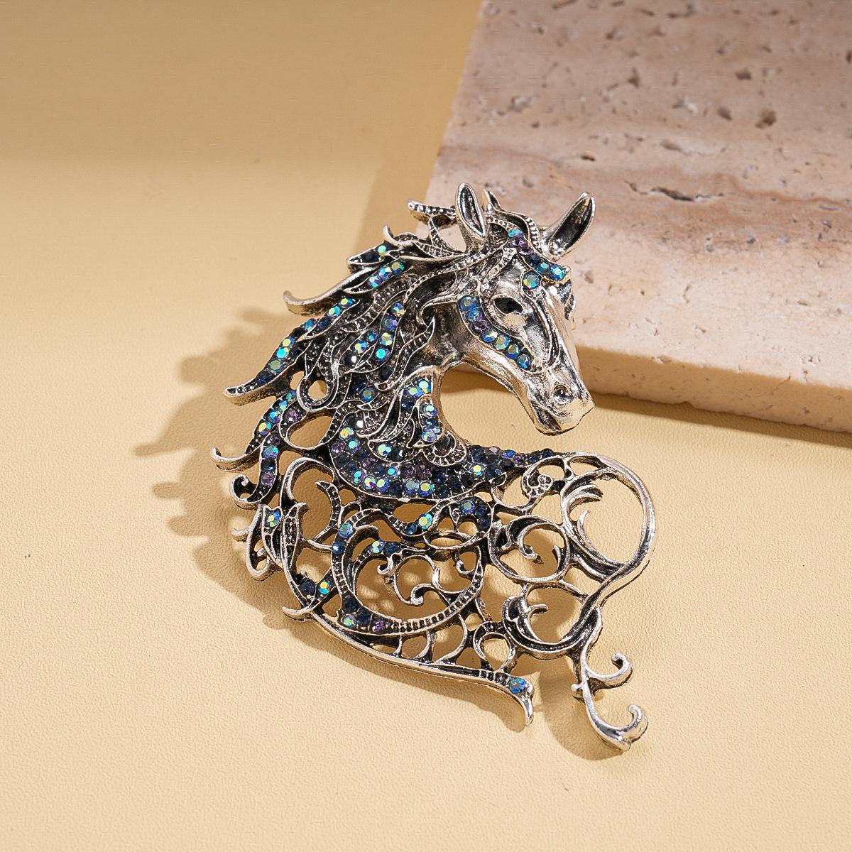 Retro old diamond-encrusted hollow pony brooch, court style corsage accessories
Retro old diamond-encrusted hollow pony brooch, court style corsage accessories
