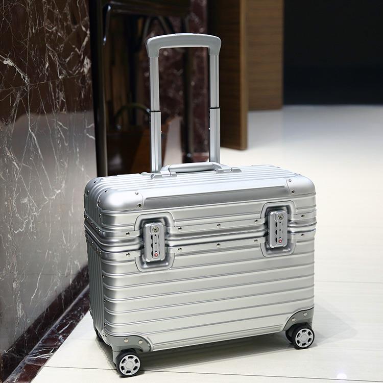 18-Inch Aluminum-Magnesium Alloy Flip-Top Tripod and Camera Carry-On Case 18-inch
18-Inch Aluminum-Magnesium Alloy Flip-Top Tripod and Camera Carry-On Case 18-inch
