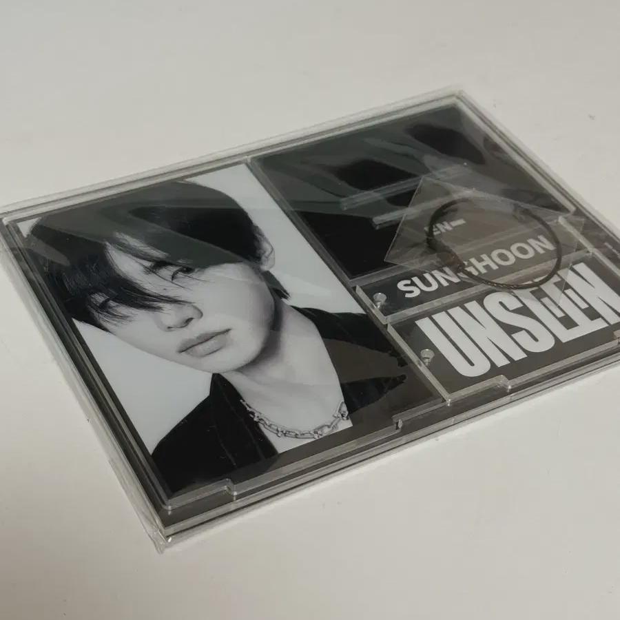 Nhyfen Sunghoon Exhibition Acrylic Stand
Nhyfen Sunghoon Exhibition Acrylic Stand