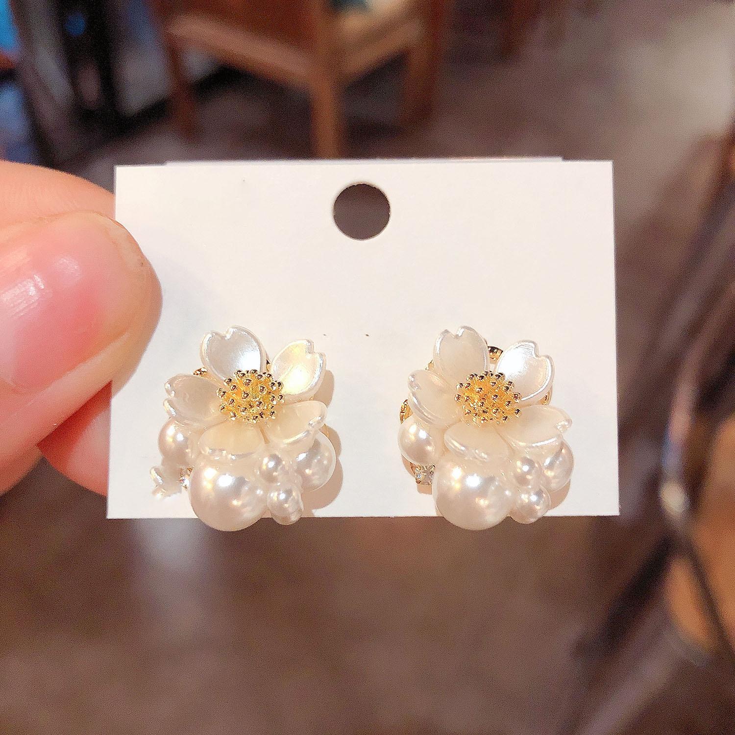 инс ветер жемчужные серьги-пусеты с цветком модные милые девичьи серьги нишевые универсальные свежие серьги
инс ветер жемчужные серьги-пусеты с цветком модные милые девичьи серьги нишевые универсальные свежие серьги