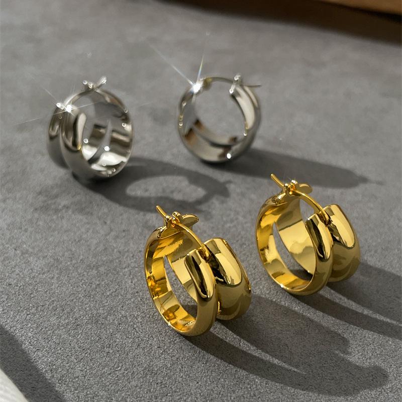 2024 Trendy Glossy Double Hoop Earrings for Women - European & American Minimalist Metal Design
2024 Trendy Glossy Double Hoop Earrings for Women - European & American Minimalist Metal Design