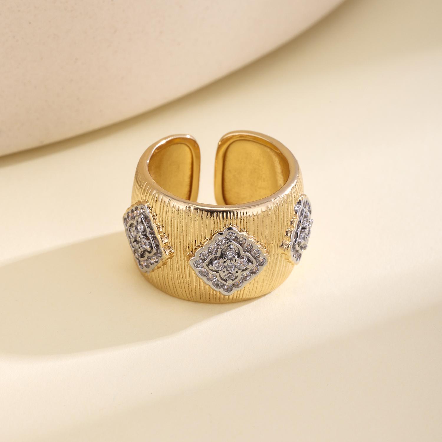 Nidin Vintage Two-Tone Wide Band Ring Flower Crystal Zircon Light Luxury Textured Cuff Ring For Women Elegant Party Jewelry Gift resizable
Nidin Vintage Two-Tone Wide Band Ring Flower Crystal Zircon Light Luxury Textured Cuff Ring For Women Elegant Party Jewelry Gift resizable