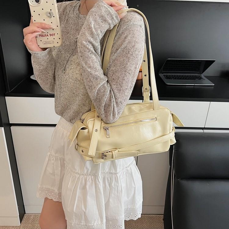 Niche hand carry pillow bag new spring and summer fashion simple shoulder bag feeling niche oblique cross women s bag чорний
Niche hand carry pillow bag new spring and summer fashion simple shoulder bag feeling niche oblique cross women s bag чорний