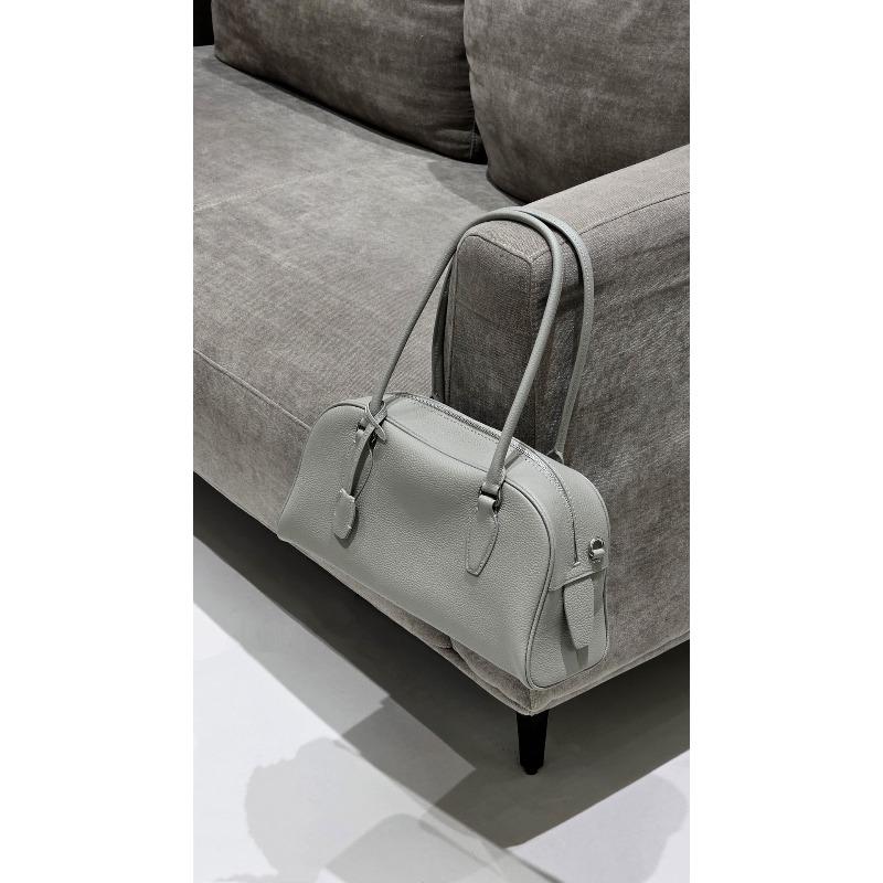 Korean new niche leather tote bag women s handbag casual versatile shoulder messenger bag bottom length 21-width 9-height 15 (small size) сірий колір
Korean new niche leather tote bag women s handbag casual versatile shoulder messenger bag bottom length 21-width 9-height 15 (small size) сірий колір