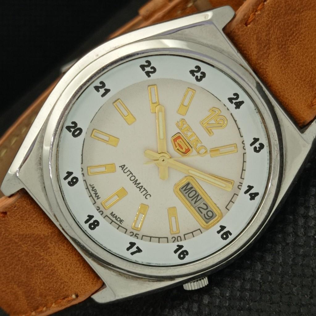 Б/У винтажные часы SEIKO 5 AUTOMATIC 7009A JAPAN MENS D/D WHITE WATCH 595a-a312374-9 SKU595a-a312374
Б/У винтажные часы SEIKO 5 AUTOMATIC 7009A JAPAN MENS D/D WHITE WATCH 595a-a312374-9 SKU595a-a312374