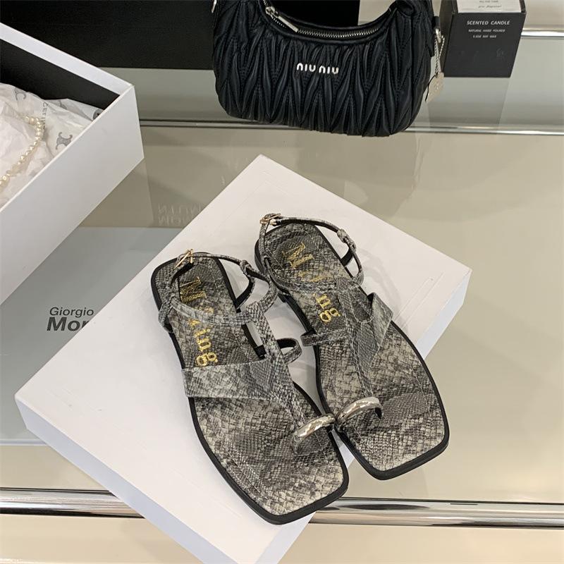 2025 spring and autumn new fashionable versatile metal buckle toe square head sandals summer new design sense outside 39
2025 spring and autumn new fashionable versatile metal buckle toe square head sandals summer new design sense outside 39