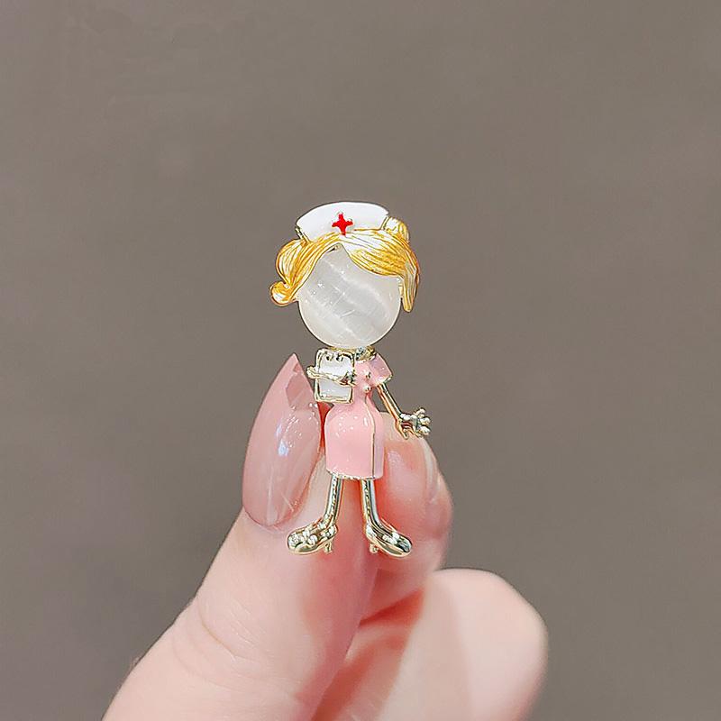 Милая брошь Доктор Медсестра Девочка Аксессуары Студенческая булавка Пряжка на воротник Броши Женские Вечеринка Креативные аксессуары
Милая брошь Доктор Медсестра Девочка Аксессуары Студенческая булавка Пряжка на воротник Броши Женские Вечеринка Креативные аксессуары