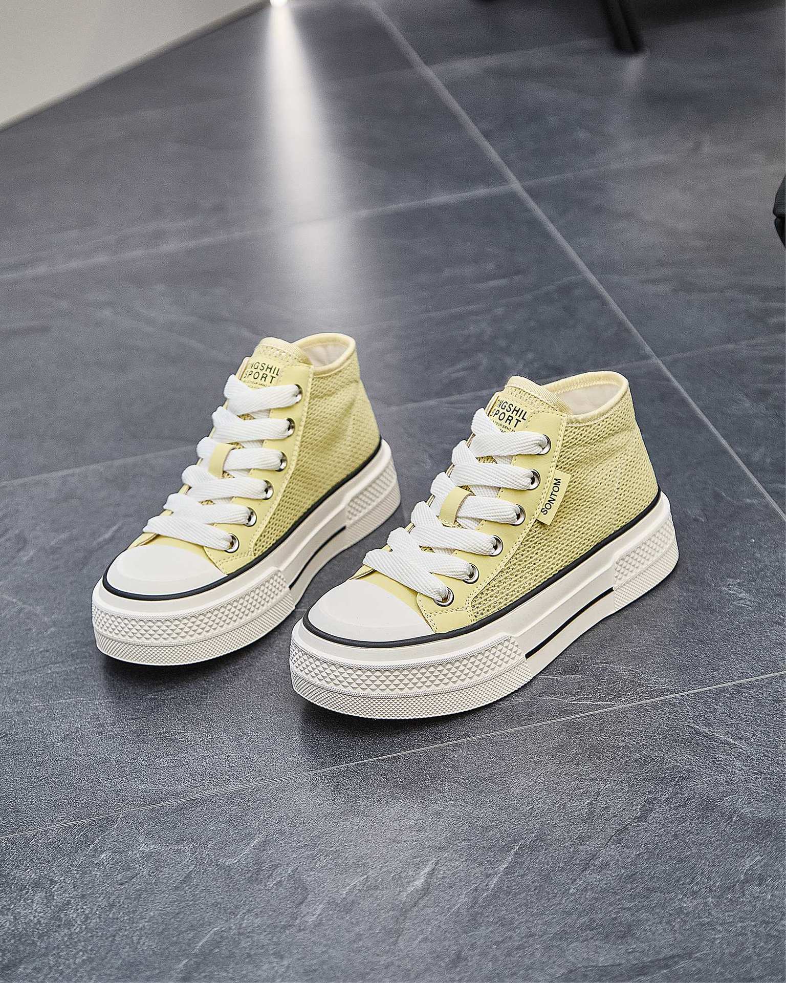 Европейская станция 2025 лето новая кожаная сетка дышащие высокие кеды женские парусиновые туфли мягкая подошва женские кеды 40 жёлтый
Европейская станция 2025 лето новая кожаная сетка дышащие высокие кеды женские парусиновые туфли мягкая подошва женские кеды 40 жёлтый