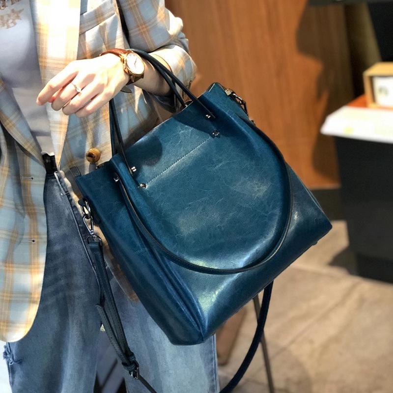 Women s Genuine Leather Cowhide Commuter Tote - 2025 Large Capacity Handheld Crossbody Shoulder Bag
Women s Genuine Leather Cowhide Commuter Tote - 2025 Large Capacity Handheld Crossbody Shoulder Bag
