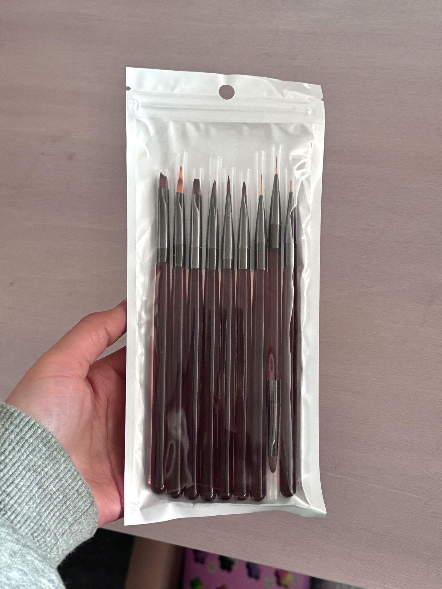 Набор из 9 кистей для нейл-арта «Японский лед» прозрачно-серого цвета для прорисовки линий, цветочного дизайна и градиентных эффектов
Набор из 9 кистей для нейл-арта «Японский лед» прозрачно-серого цвета для прорисовки линий, цветочного дизайна и градиентных эффектов