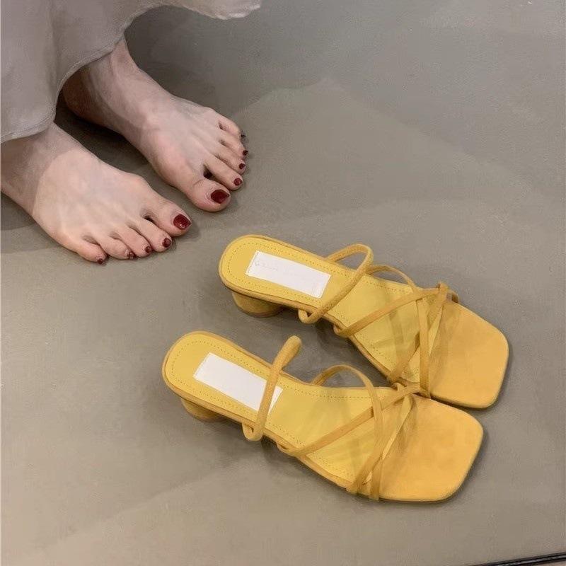 Thick heel small cool slippers women s shoes new pink with skirt word with thick heel sandals women 35
Thick heel small cool slippers women s shoes new pink with skirt word with thick heel sandals women 35