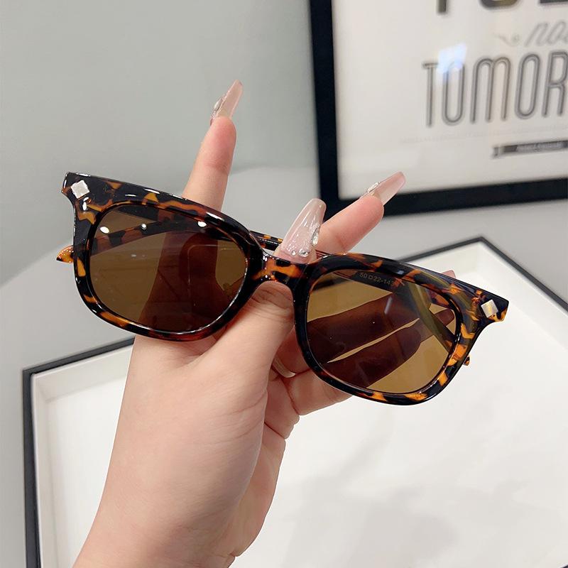 JYL TS Hong Kong Style Sunglasses Women UV Protection Round Face 13117 A-8889
JYL TS Hong Kong Style Sunglasses Women UV Protection Round Face 13117 A-8889