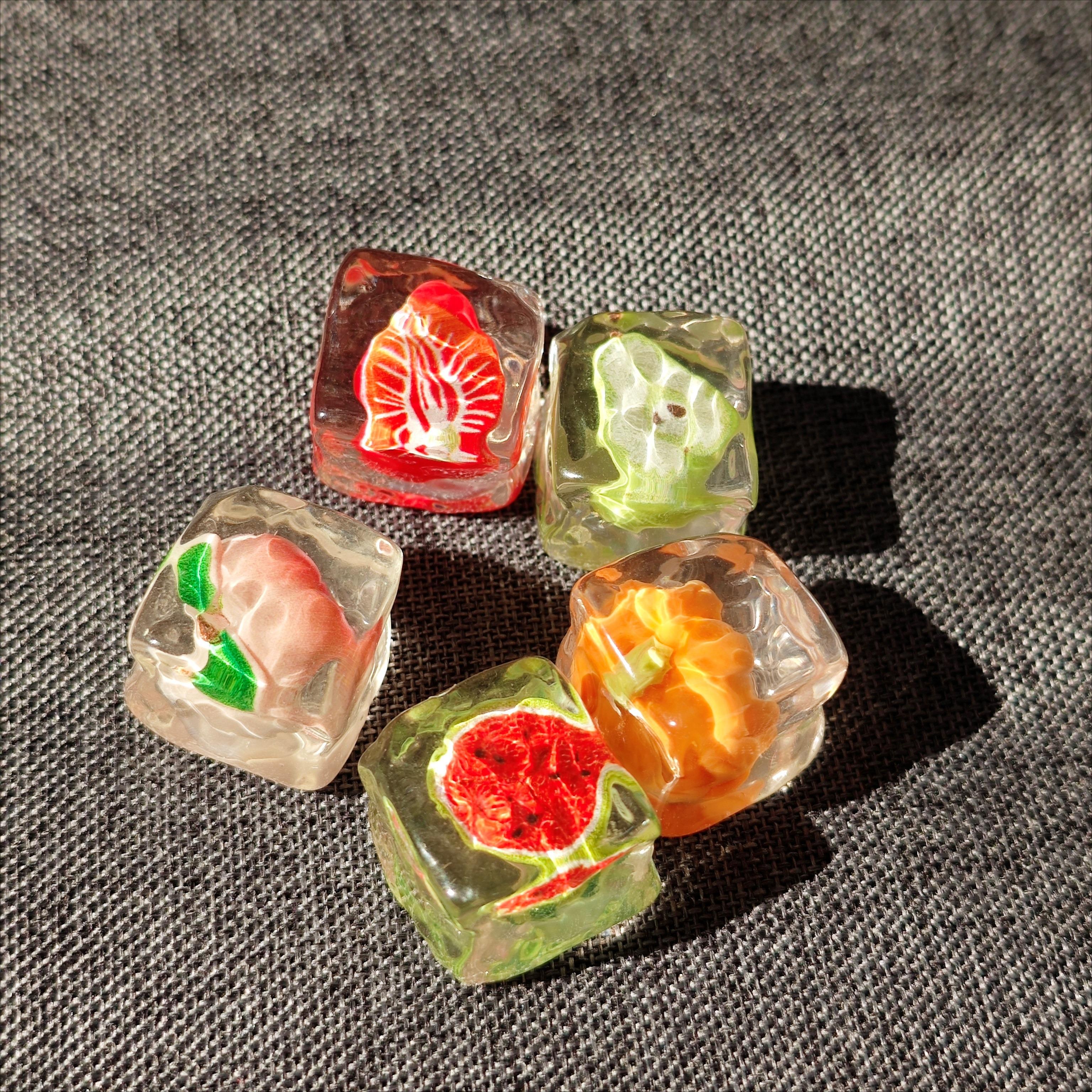 5pcs 3D Transparent Refreshing Fruit Ice Cube Fridge Magnet Cute Resin Strawberry Fridge Stickers for Home Kitchen Decoration
5pcs 3D Transparent Refreshing Fruit Ice Cube Fridge Magnet Cute Resin Strawberry Fridge Stickers for Home Kitchen Decoration