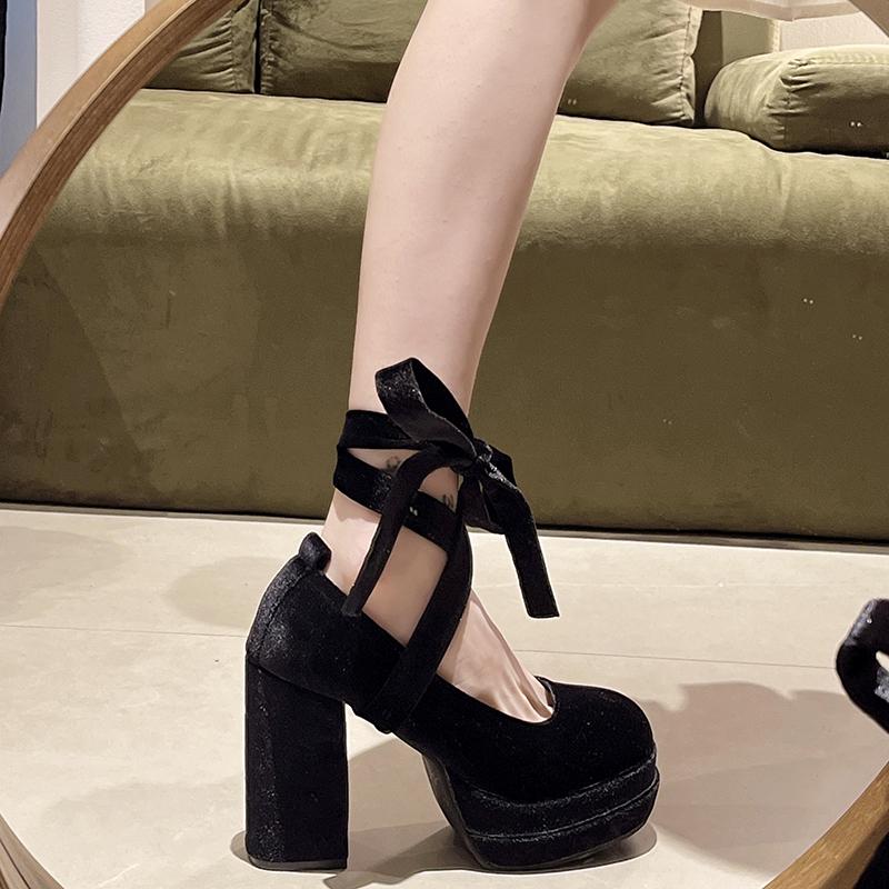 Дизайнерские туфли Мэри Джейн на платформе для женщин, женская модная обувь на толстом высоком каблуке с перекрестными шнурками, женские элегантные туфли-лодочки 35 чёрный
Дизайнерские туфли Мэри Джейн на платформе для женщин, женская модная обувь на толстом высоком каблуке с перекрестными шнурками, женские элегантные туфли-лодочки 35 чёрный