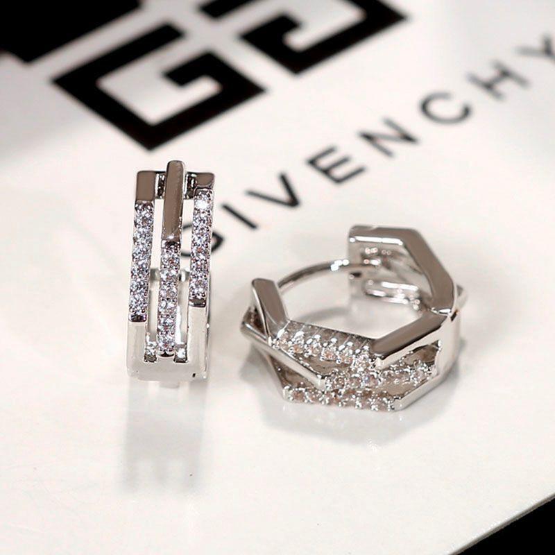 Нові модні багатокутники, інкрустовані стразами, пряжки для вух, жіночий стиль, темперамент, розкішні сережки-кільця з геометрією
Нові модні багатокутники, інкрустовані стразами, пряжки для вух, жіночий стиль, темперамент, розкішні сережки-кільця з геометрією