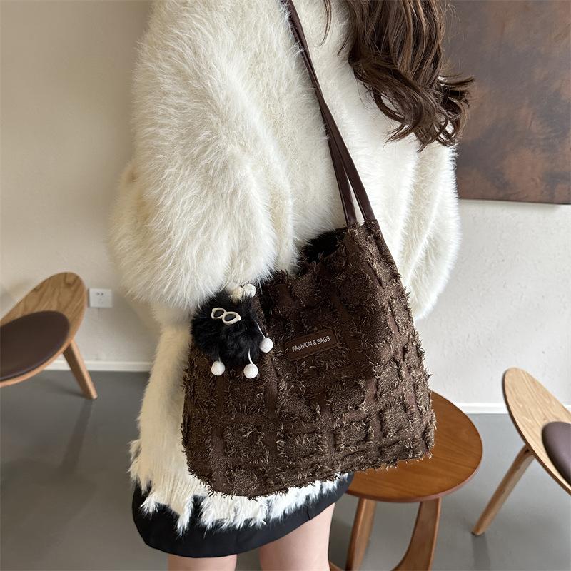 Simple plaid popular large-capacity fashion design new early autumn shoulder portable tote bag women
Simple plaid popular large-capacity fashion design new early autumn shoulder portable tote bag women