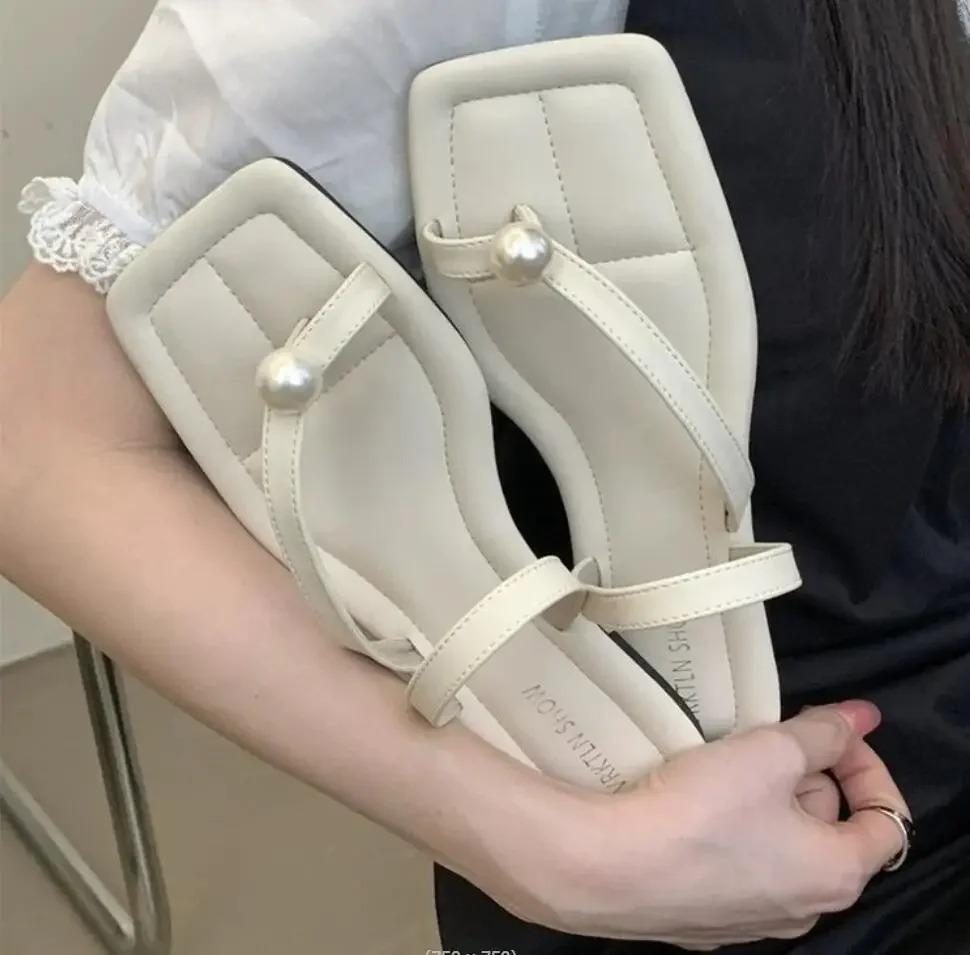 Модные праздничные пляжные тапочки, женские летние минималистичные сандалии 2024 г., корейские французские женские повседневные шлепанцы на плоской подошве, повседневная одежда Lide 39 бежевый
Модные праздничные пляжные тапочки, женские летние минималистичные сандалии 2024 г., корейские французские женские повседневные шлепанцы на плоской подошве, повседневная одежда Lide 39 бежевый