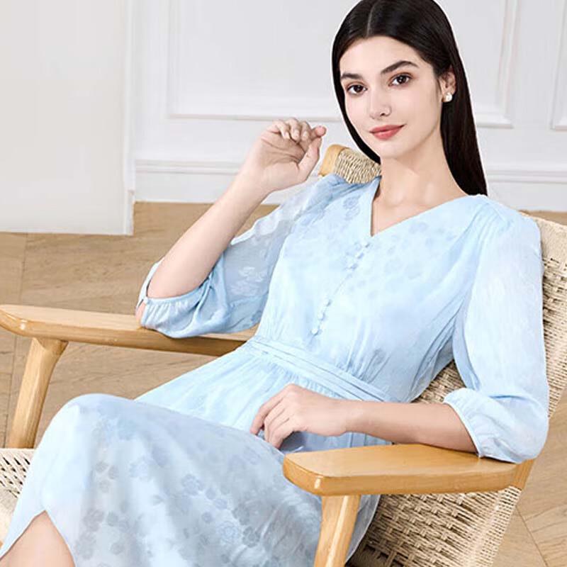 JESSIE Jacquard V-Neck Seven-Sleeve Midi Dress M
JESSIE Jacquard V-Neck Seven-Sleeve Midi Dress M