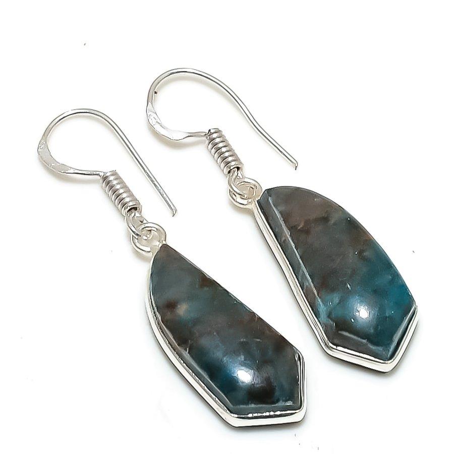 Ювелирные серьги из стерлингового серебра 925 пробы с натуральным неоновым синим апатитом 1,62 дюйма p9J64
Ювелирные серьги из стерлингового серебра 925 пробы с натуральным неоновым синим апатитом 1,62 дюйма p9J64