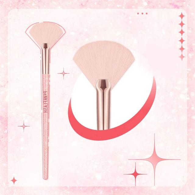 PINKFLASH - Sector Highlight Brush #04 Highlight Brush - 1pc
PINKFLASH - Sector Highlight Brush #04 Highlight Brush - 1pc