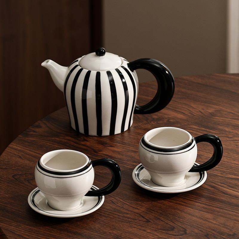 European Style Ceramic Teapot Set Black and White Striped Coffee Cup Exquisite Afternoon Tea Tea Set High-end Kettle Home Decor
European Style Ceramic Teapot Set Black and White Striped Coffee Cup Exquisite Afternoon Tea Tea Set High-end Kettle Home Decor