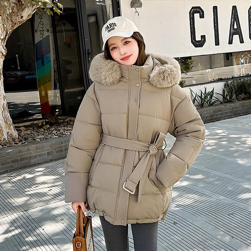 Хлопковая женская одежда коротких моделей, новая зимняя свободная с капюшоном, меховым воротником, утолщенная теплая куртка средней длины XXL
Хлопковая женская одежда коротких моделей, новая зимняя свободная с капюшоном, меховым воротником, утолщенная теплая куртка средней длины XXL